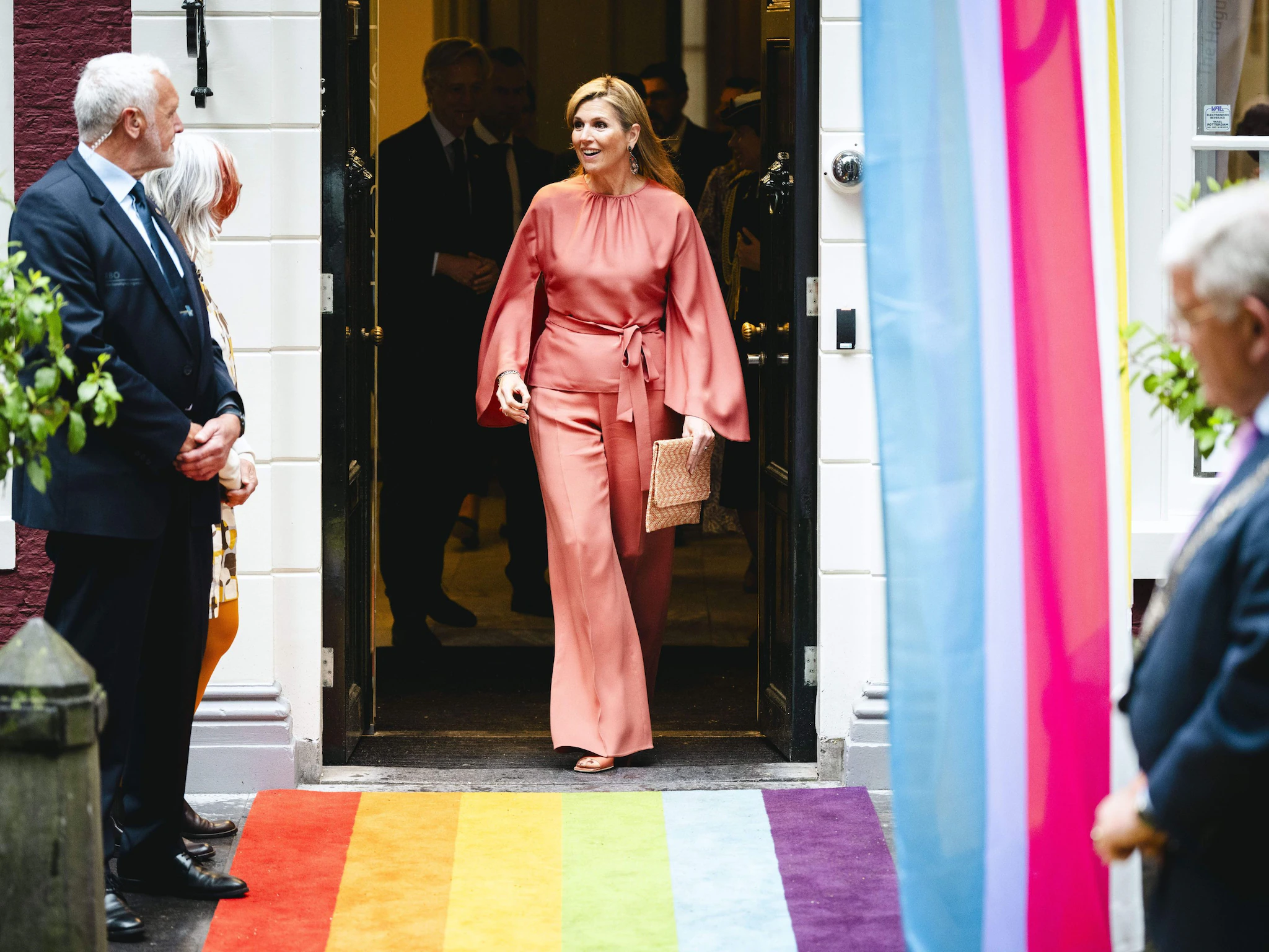 Foto Maxima regenboog vlag loper
